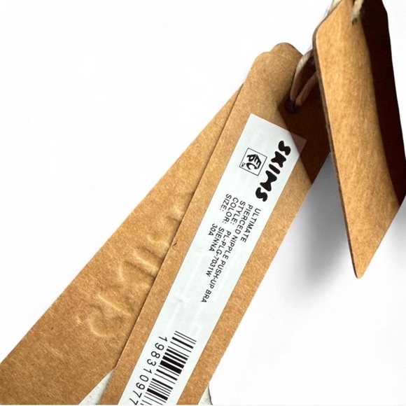 SKIMS ULTIMATE
PIERCED NIPPLE PUSH-UP BRA - Picture 3 of 3